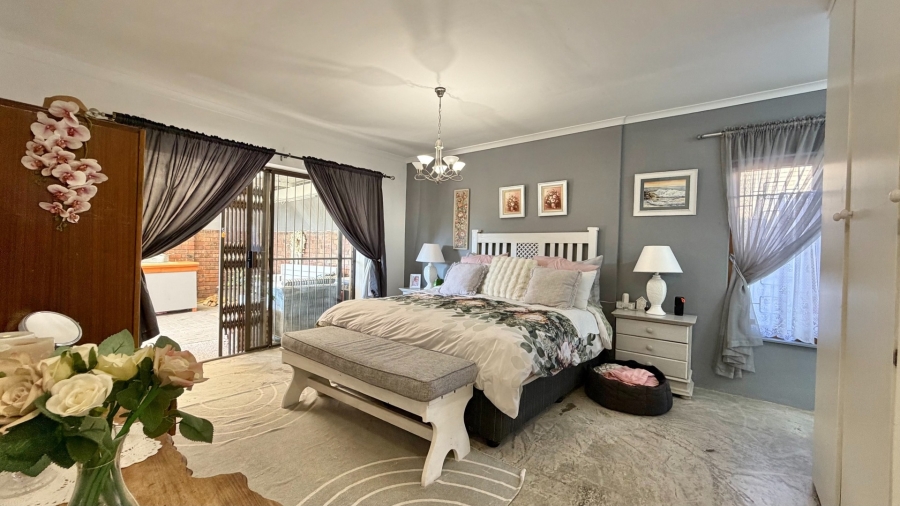 5 Bedroom Property for Sale in Winslow Western Cape